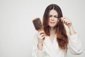 Vì sao bị rụng tóc và cách chữa trị như thế nào?